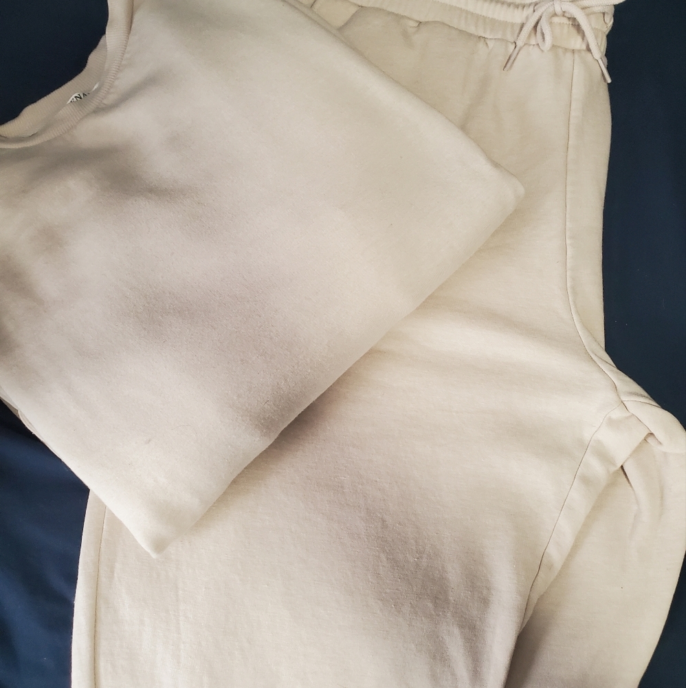 Soft lounge outfit